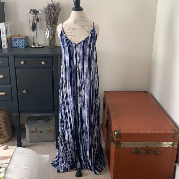 Cupcakes and Cashmere extra long maxi dress - Picture 2 of 14